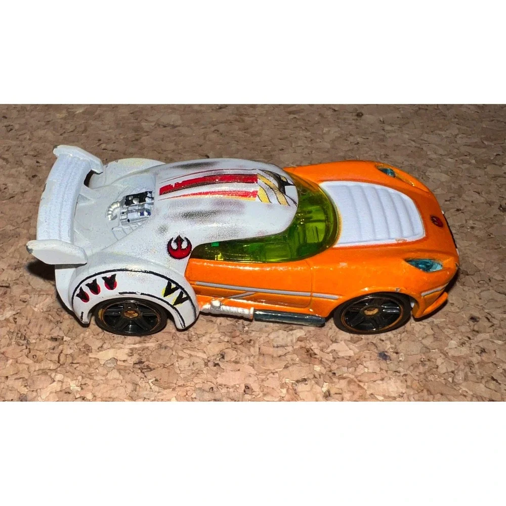 Hot Wheels race through